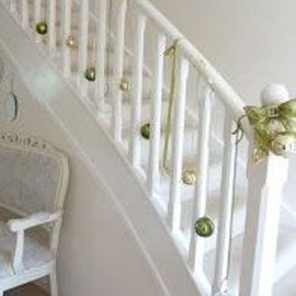 Charming Winter Staircase Design Ideas With Banister Ornaments To Try Asap 17