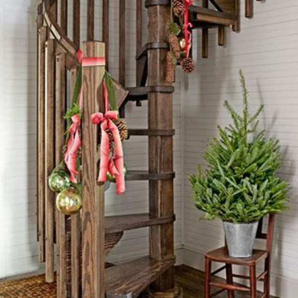 Charming Winter Staircase Design Ideas With Banister Ornaments To Try Asap 22
