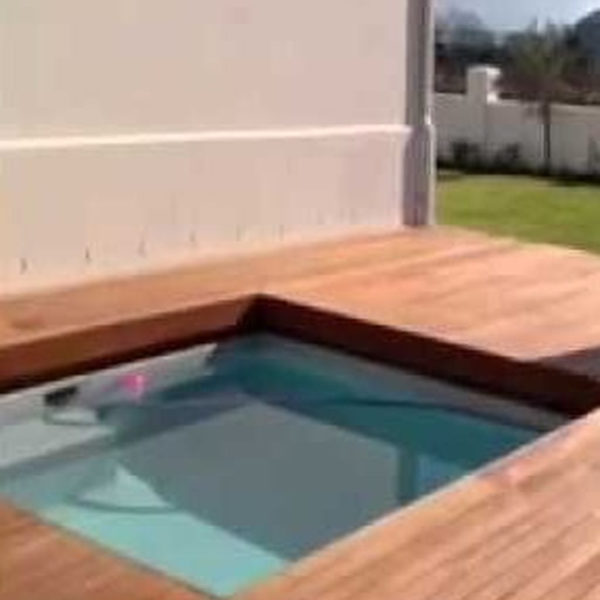 Chic Rolling Deck Design Ideas For Your Pools That You Need To Try 02