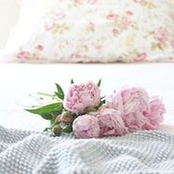 Lovely Winter Bedroom Design Ideas With Flower Themes To Try Asap 30