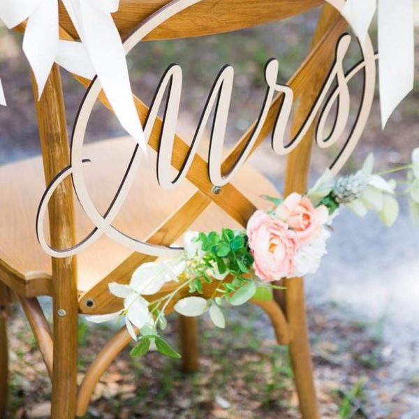 Magnificient Outdoor Wedding Chairs Ideas That Suitable For Couple 01