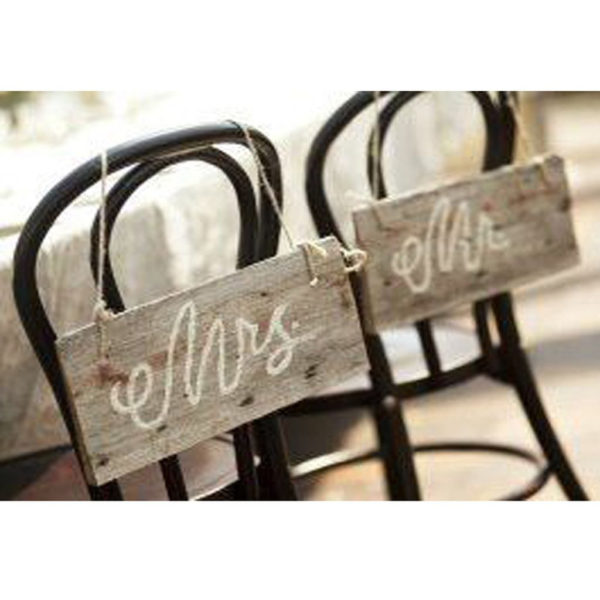 Magnificient Outdoor Wedding Chairs Ideas That Suitable For Couple 06