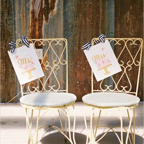 Magnificient Outdoor Wedding Chairs Ideas That Suitable For Couple 07