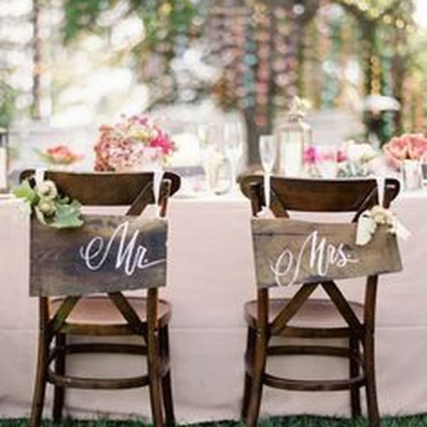 Magnificient Outdoor Wedding Chairs Ideas That Suitable For Couple 25