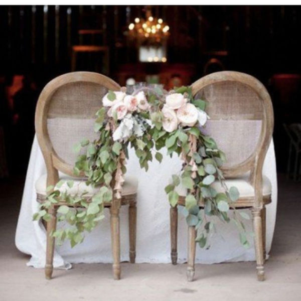 Magnificient Outdoor Wedding Chairs Ideas That Suitable For Couple 33