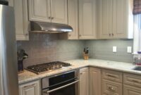 White Kitchen Cabinets With Backsplash